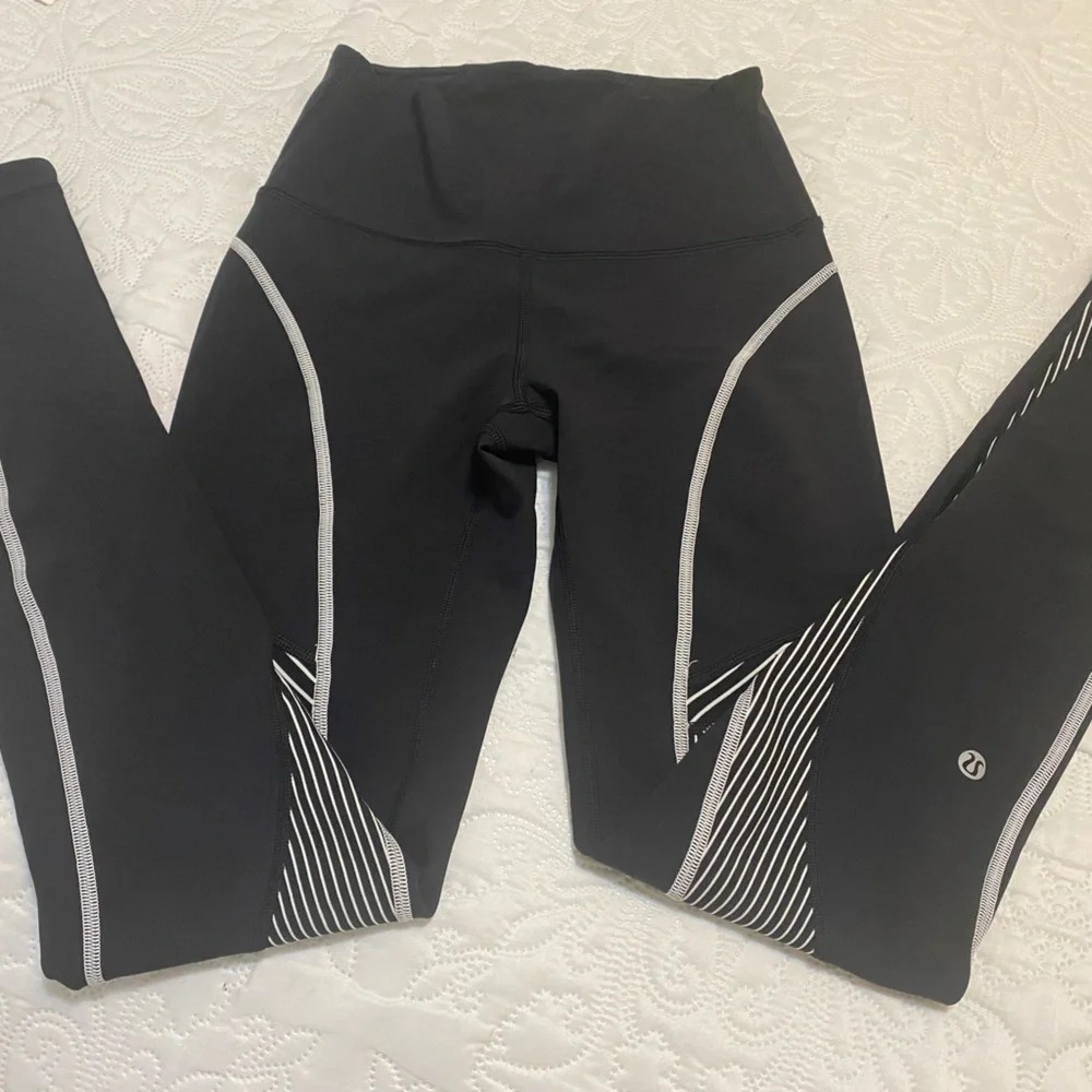 Lululemon Athletica Chanel Your Energy Tight Size 4 - Picture 4 of 7